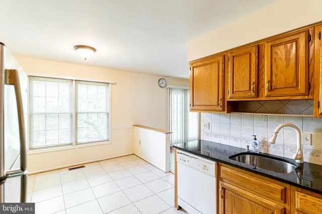 $3,800 | 2162 Kings Garden Way, Falls Church, VA 22043