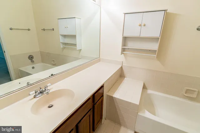 $3,800 | 2162 Kings Garden Way, Falls Church, VA 22043