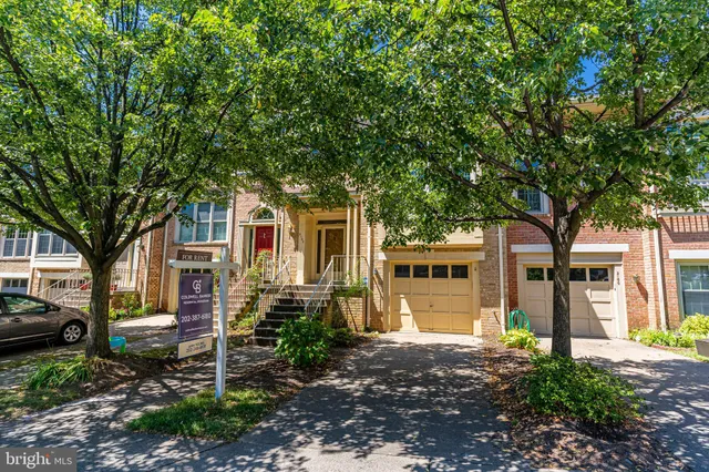 $3,800 | 2162 Kings Garden Way, Falls Church, VA 22043