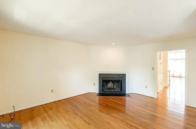 $3,800 | 2162 Kings Garden Way, Falls Church, VA 22043