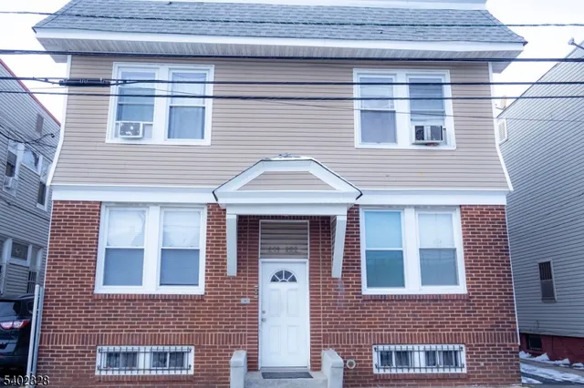 $1,850 | 289 Hobson Street, Unit 1, Newark, NJ 07112