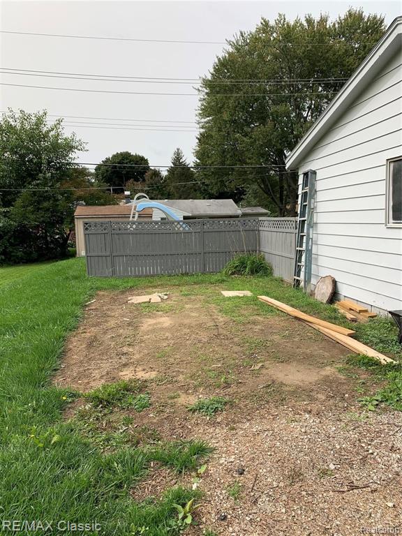 981 North Commerce Road Commerce Township, MI 48382 - Photo 13 of 16