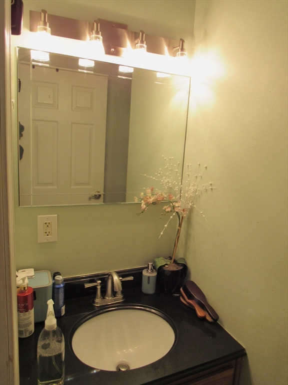 20 B Edgeworth Street Worcester, MA 01605 - Photo 13 of 33