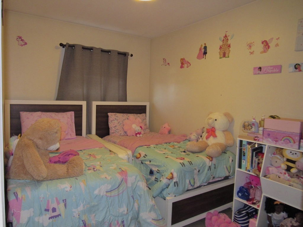 20 B Edgeworth Street Worcester, MA 01605 - Photo 19 of 33