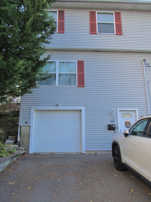 20 B Edgeworth Street Worcester, MA 01605 - Photo 2 of 33