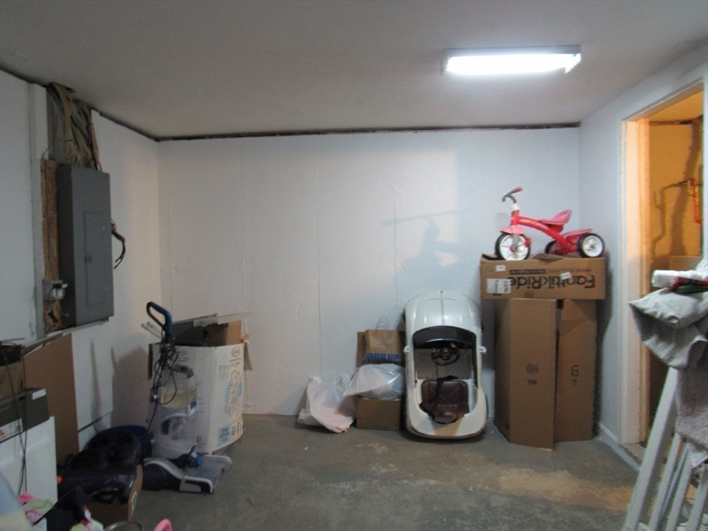 20 B Edgeworth Street Worcester, MA 01605 - Photo 27 of 33