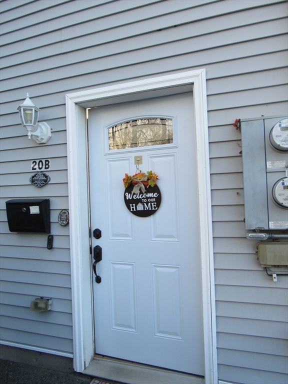20 B Edgeworth Street Worcester, MA 01605 - Photo 3 of 33