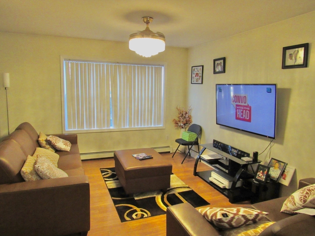 20 B Edgeworth Street Worcester, MA 01605 - Photo 4 of 33
