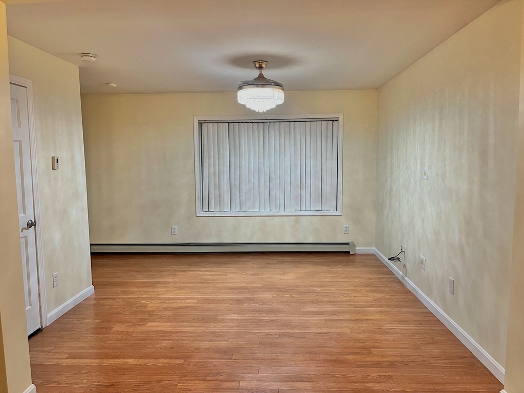 20 B Edgeworth Street Worcester, MA 01605 - Photo 5 of 33