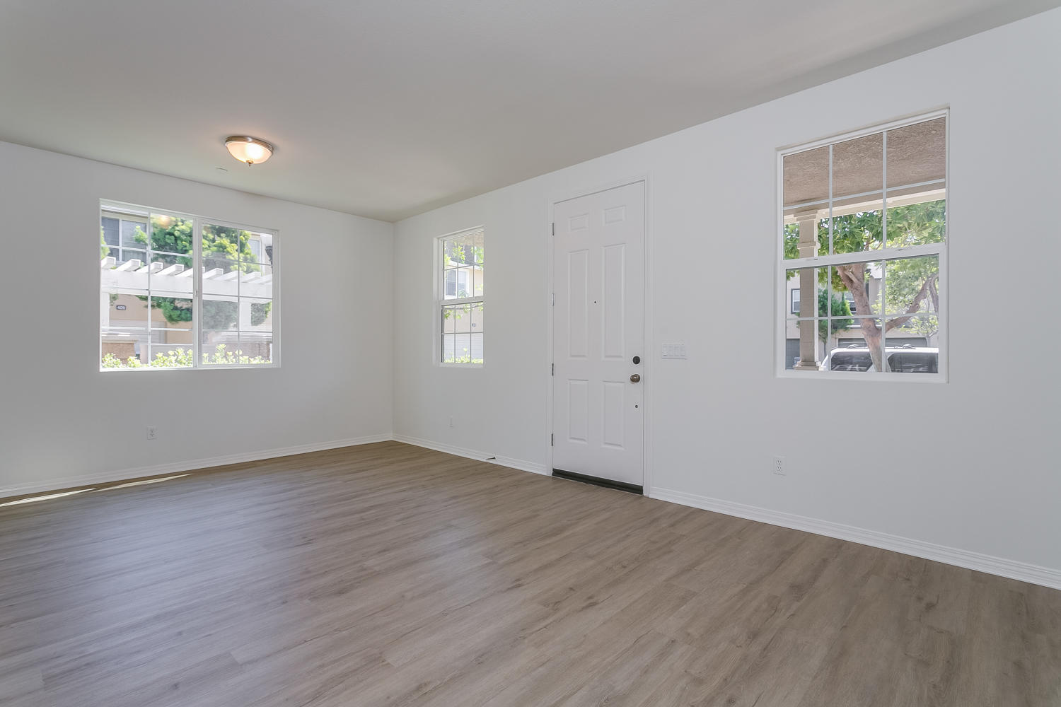 407 Flathead River Street Oxnard, CA 93036 - Photo 7 of 23 7