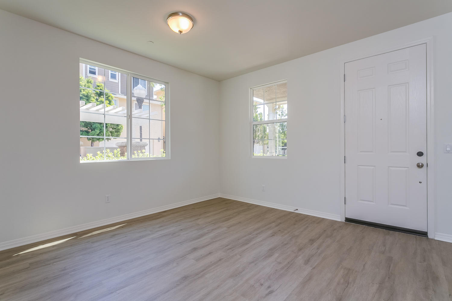 407 Flathead River Street Oxnard, CA 93036 - Photo 8 of 23 8