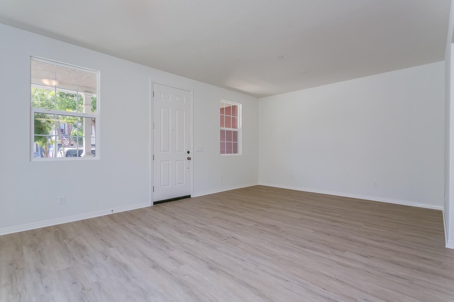 407 Flathead River Street Oxnard, CA 93036 - Photo 9 of 23 9