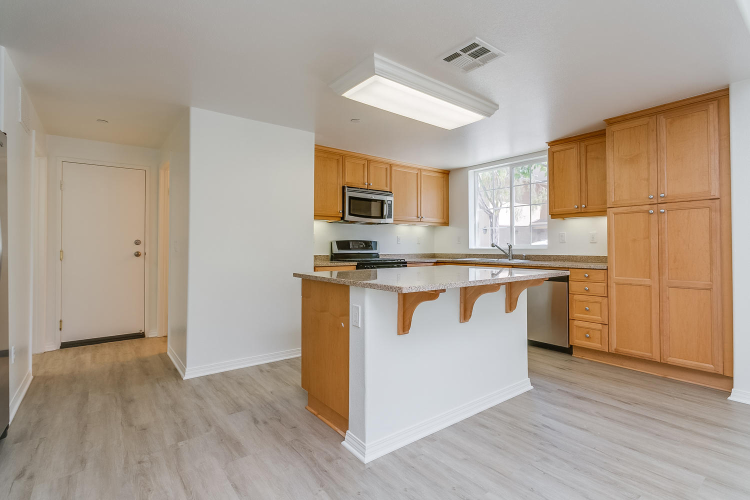 407 Flathead River Street Oxnard, CA 93036 - Photo 10 of 23 10