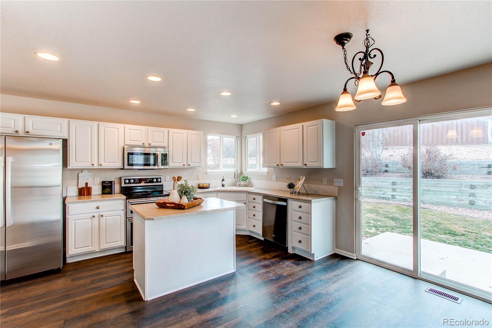 468 West English Sparrow Trail Highlands Ranch, CO 80129 - Photo 8 of 42