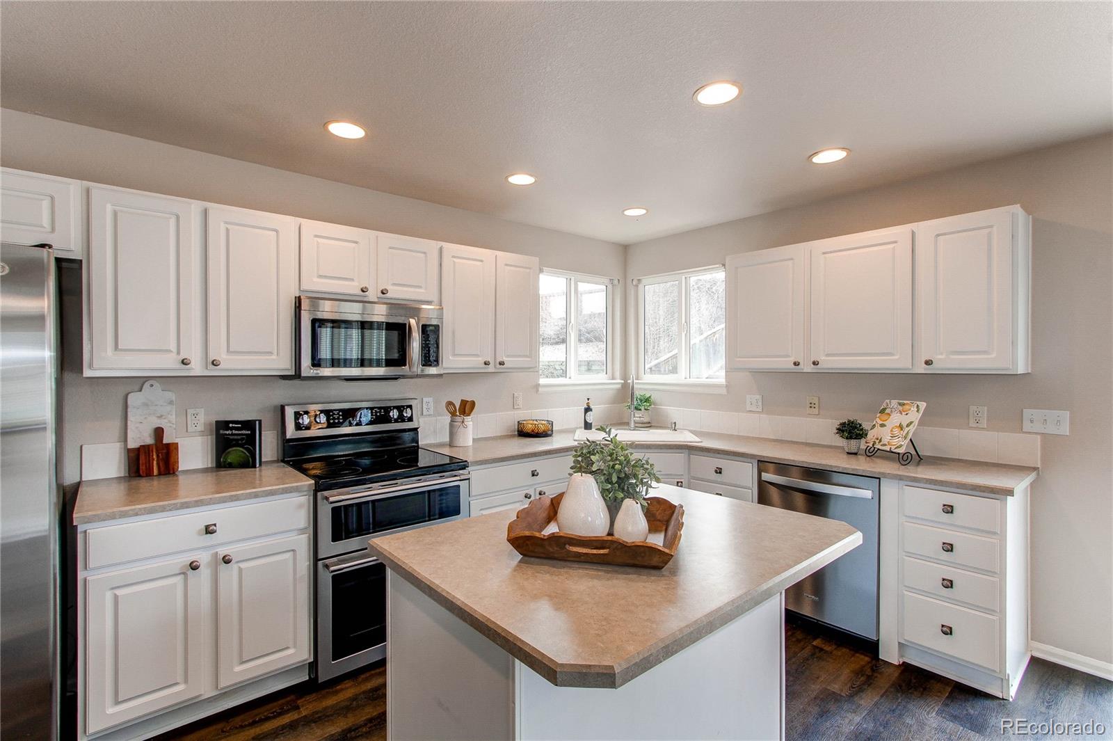 468 West English Sparrow Trail Highlands Ranch, CO 80129 - Photo 9 of 42