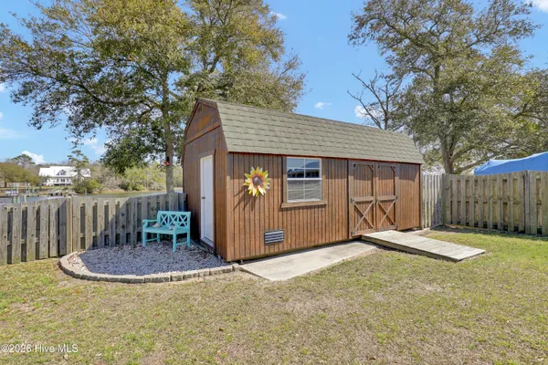 $775,000 | 413 Beacon Lane, Sneads Ferry, NC 28460