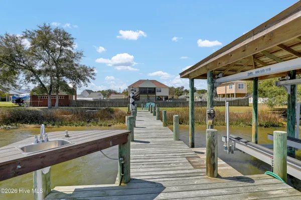$775,000 | 413 Beacon Lane, Sneads Ferry, NC 28460