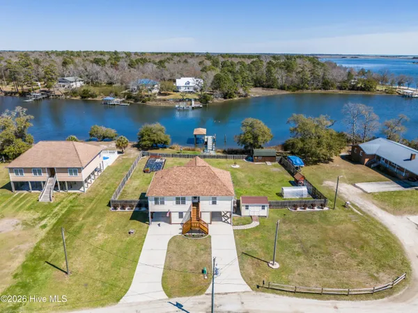 $775,000 | 413 Beacon Lane, Sneads Ferry, NC 28460