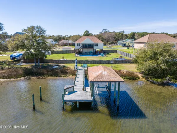 $775,000 | 413 Beacon Lane, Sneads Ferry, NC 28460