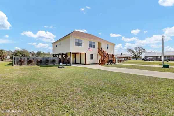 $775,000 | 413 Beacon Lane, Sneads Ferry, NC 28460
