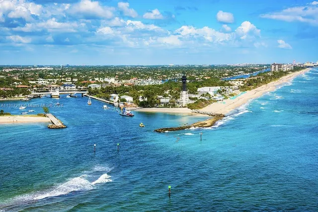 a view of beach with backyard