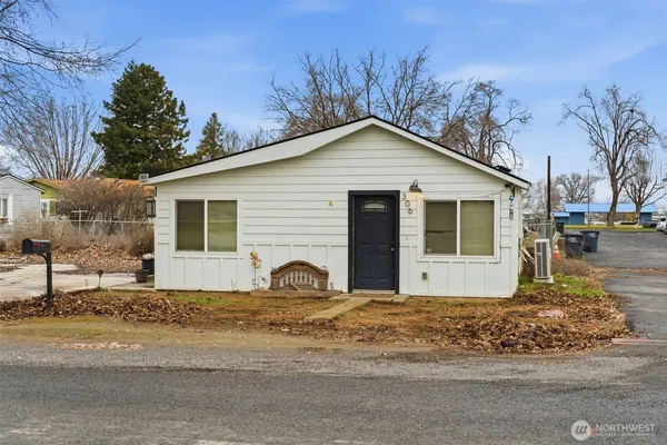 $205,000 | 306 East 5th Street, Warden, WA 98857