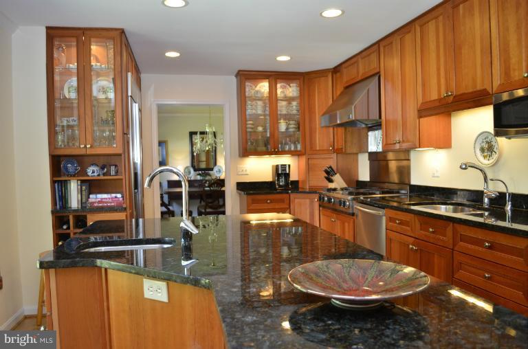 11800 Prestwick Road Potomac, MD 20854 - Photo 1 of 30 Kitchen