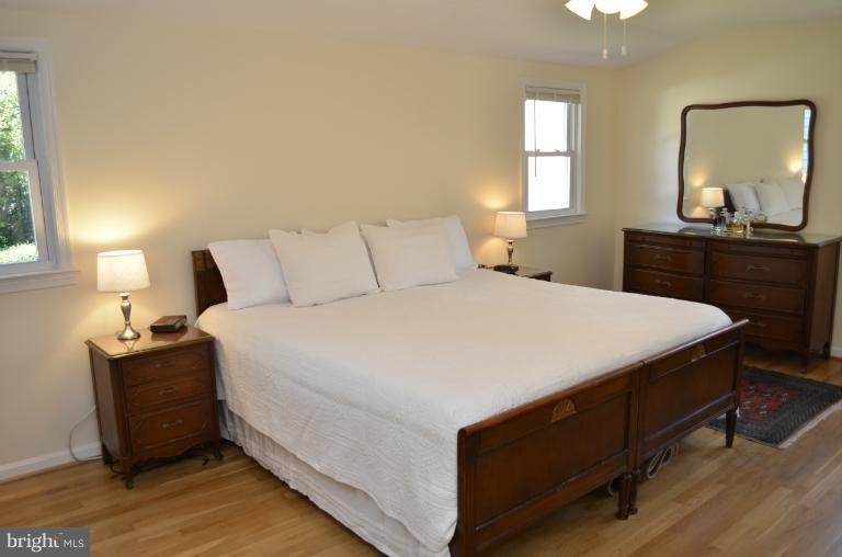 11800 Prestwick Road Potomac, MD 20854 - Photo 2 of 30 Bedroom (Master)