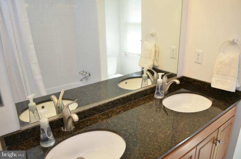 11800 Prestwick Road Potomac, MD 20854 - Photo 13 of 30 Bath