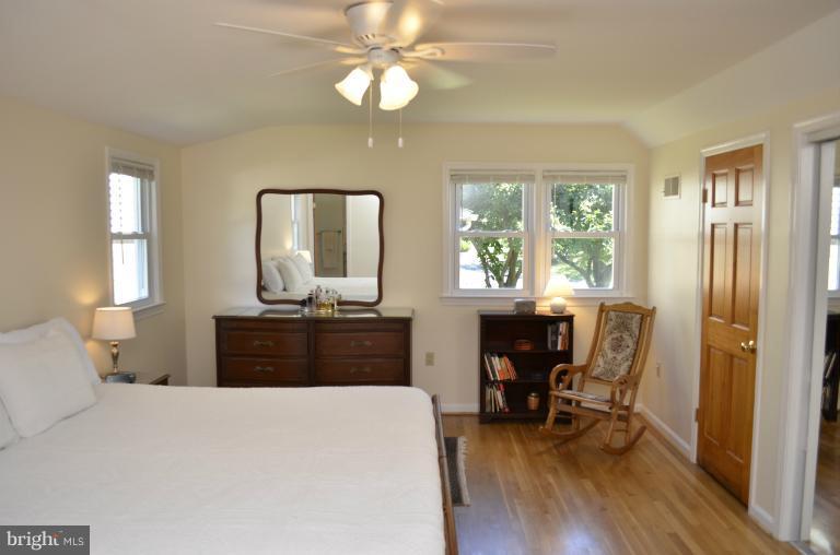 11800 Prestwick Road Potomac, MD 20854 - Photo 15 of 30 Bedroom (Master)