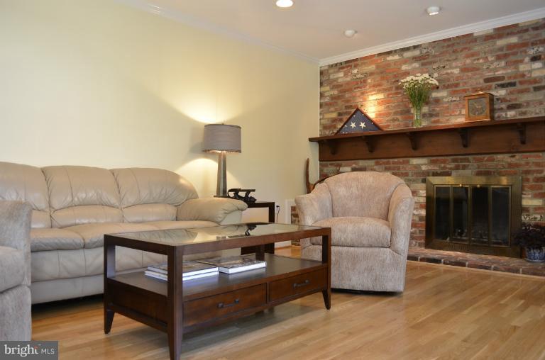 11800 Prestwick Road Potomac, MD 20854 - Photo 16 of 30 Family Room