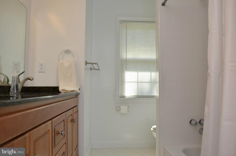 11800 Prestwick Road Potomac, MD 20854 - Photo 20 of 30 Bath
