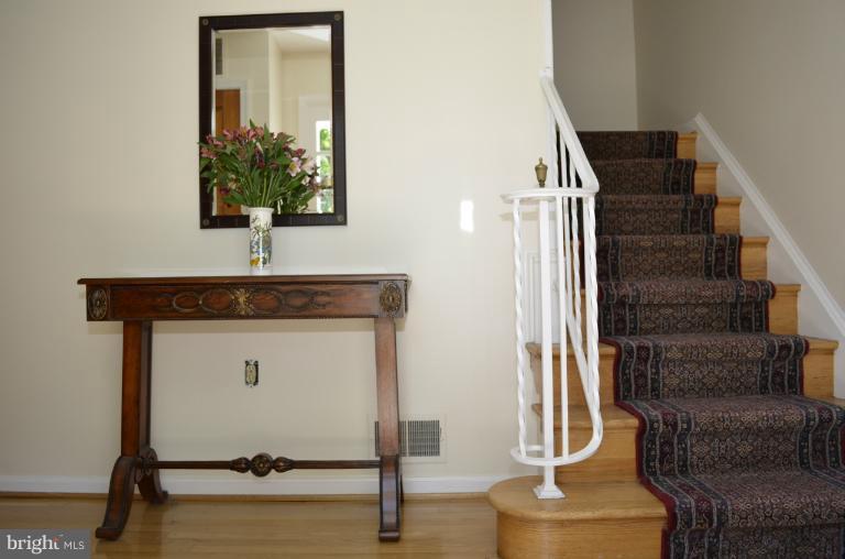 11800 Prestwick Road Potomac, MD 20854 - Photo 24 of 30 Foyer