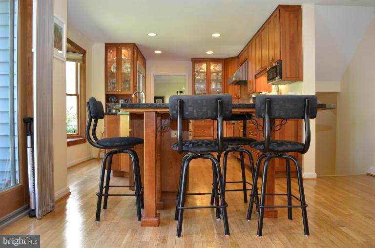 11800 Prestwick Road Potomac, MD 20854 - Photo 25 of 30 Kitchen