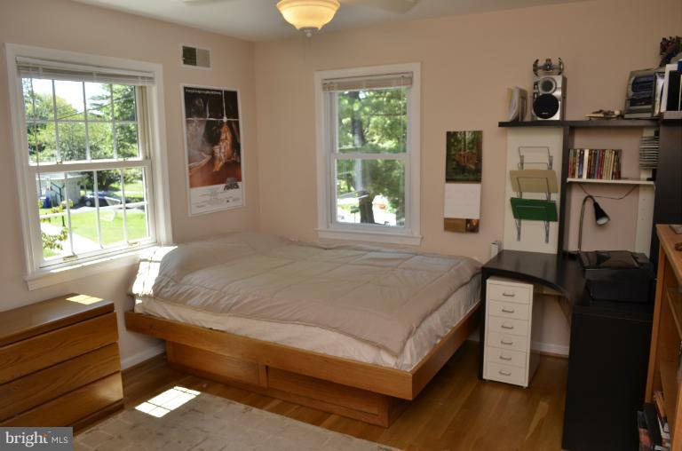 11800 Prestwick Road Potomac, MD 20854 - Photo 27 of 30 Bedroom4