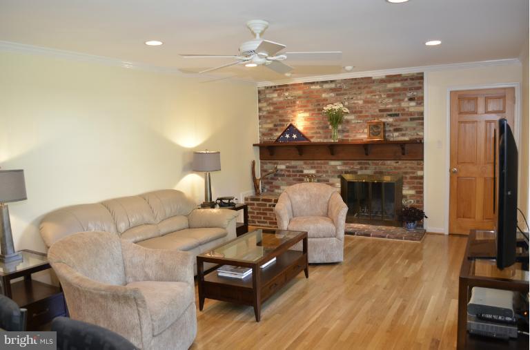 11800 Prestwick Road Potomac, MD 20854 - Photo 28 of 30 Family Room
