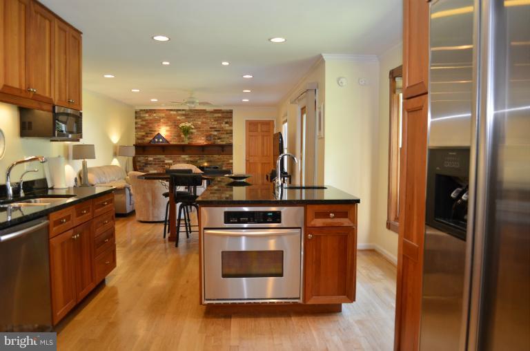 11800 Prestwick Road Potomac, MD 20854 - Photo 6 of 30 Kitchen