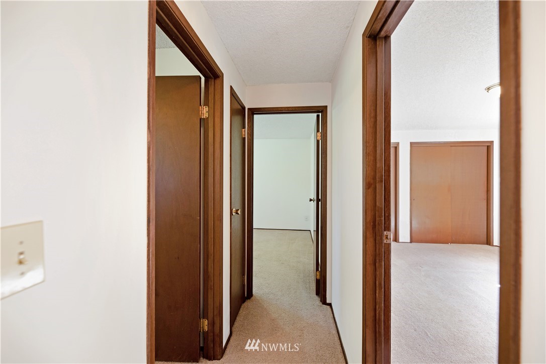 2501 Connors Road Snohomish, WA 98290 - Photo 14 of 40 a view of a hallway with a elevator