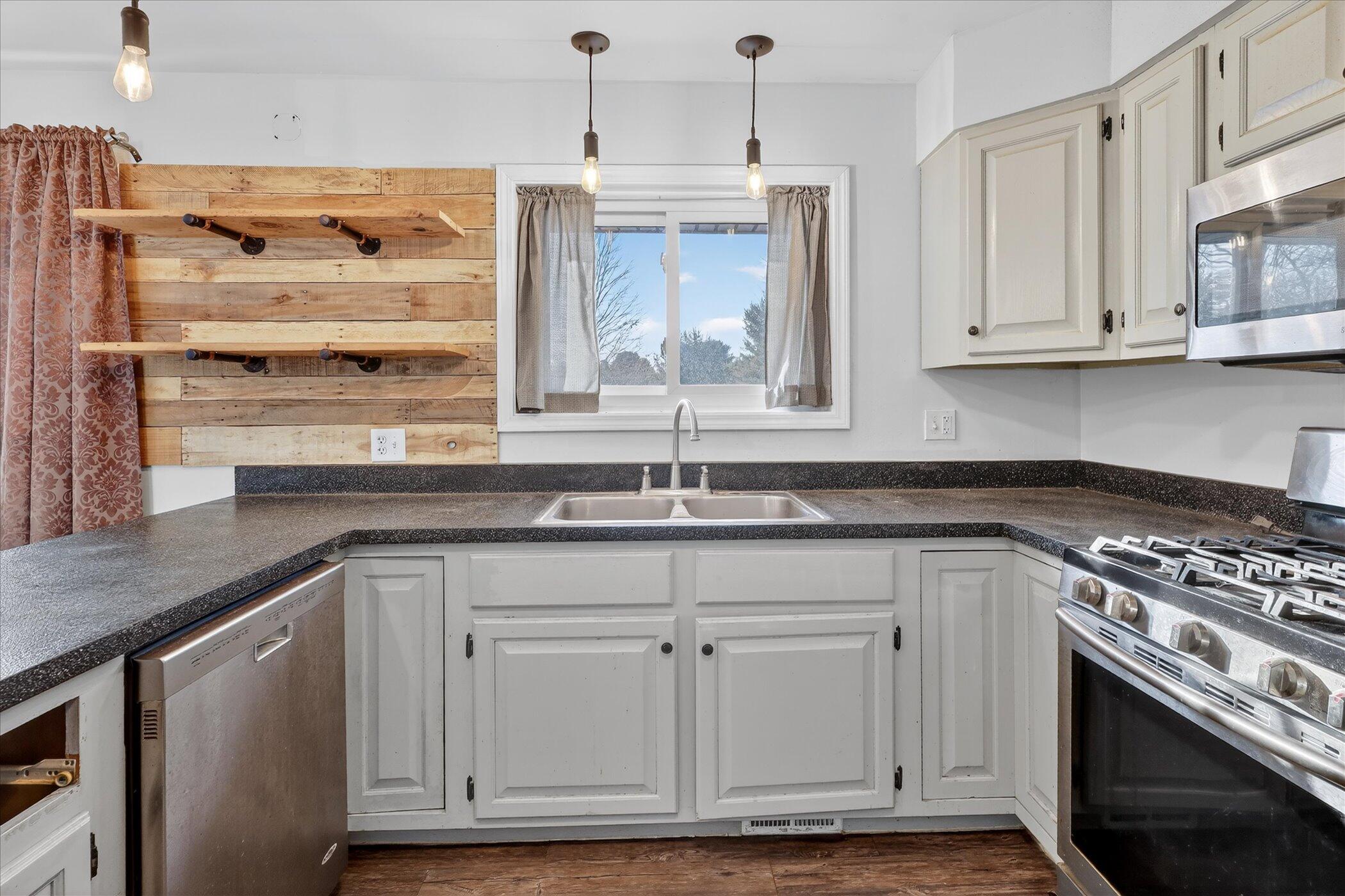 13890 Sharon Valley Road Grass Lake, MI 49240 - Photo 16 of 61 12-13890 Sharon Valley Rd Grass Lake-Win