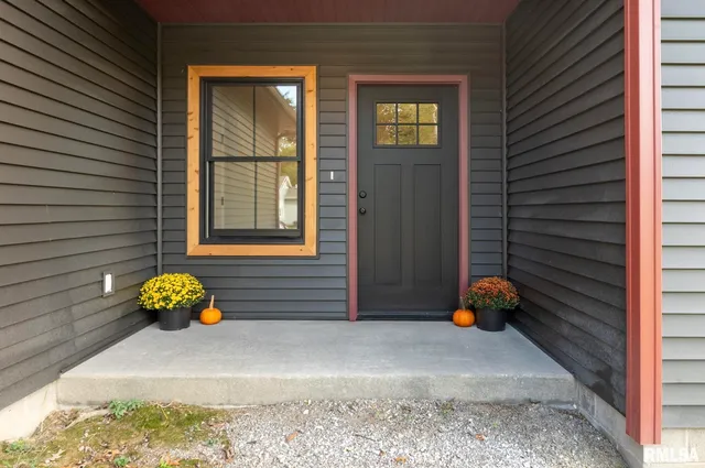 $232,500 | 207 Rowatt Street, Cambria, IL 62918