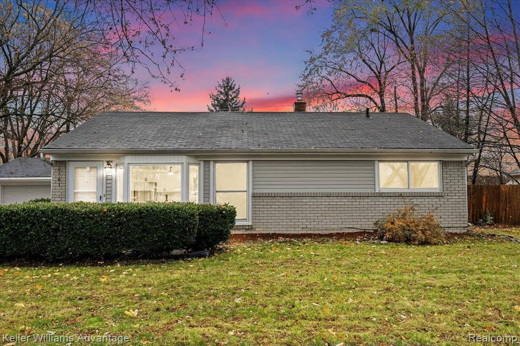 4801 Rioview Drive Clarkston, MI 48346 - Photo 1 of 28