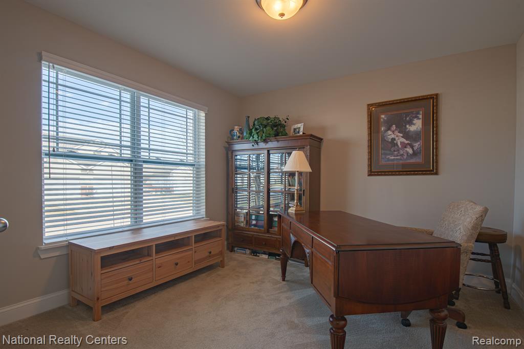 471 Hosta Howell, MI 48843 - Photo 4 of 31