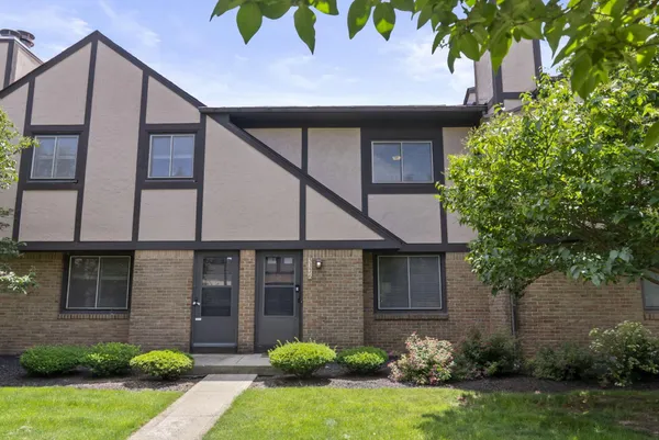 $239,500 | 5376 Tartan Lane, Unit 32, Columbus, OH 43235