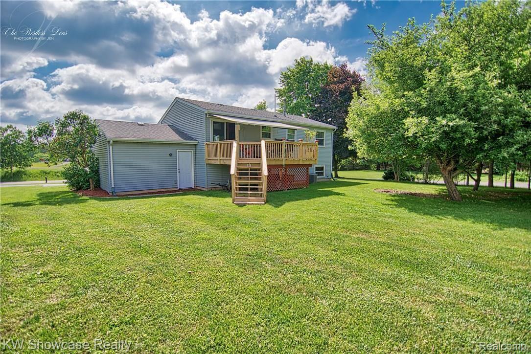 18364 Hickory Ridge Road Fenton, MI 48430 - Photo 12 of 36 18374HickoryRidgeRdext-12.jpg