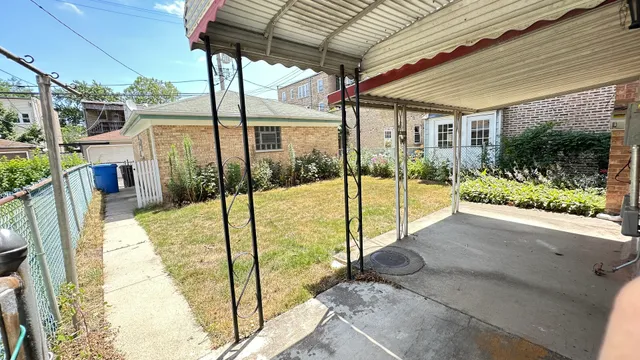 $2,200 | 5219 North Bernard Street, Unit 1, Chicago, IL 60625