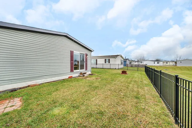 a view of a house with backyard and garden