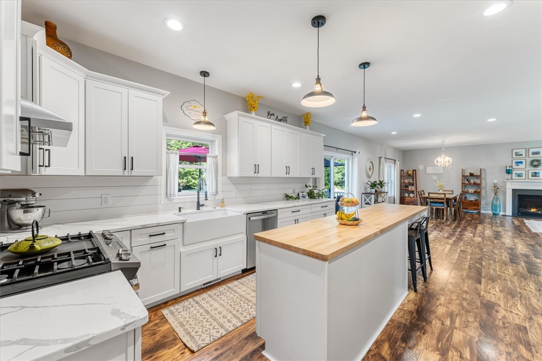 52 Greenbriar Circle Richmond, RI 02892 - Photo 12 of 32