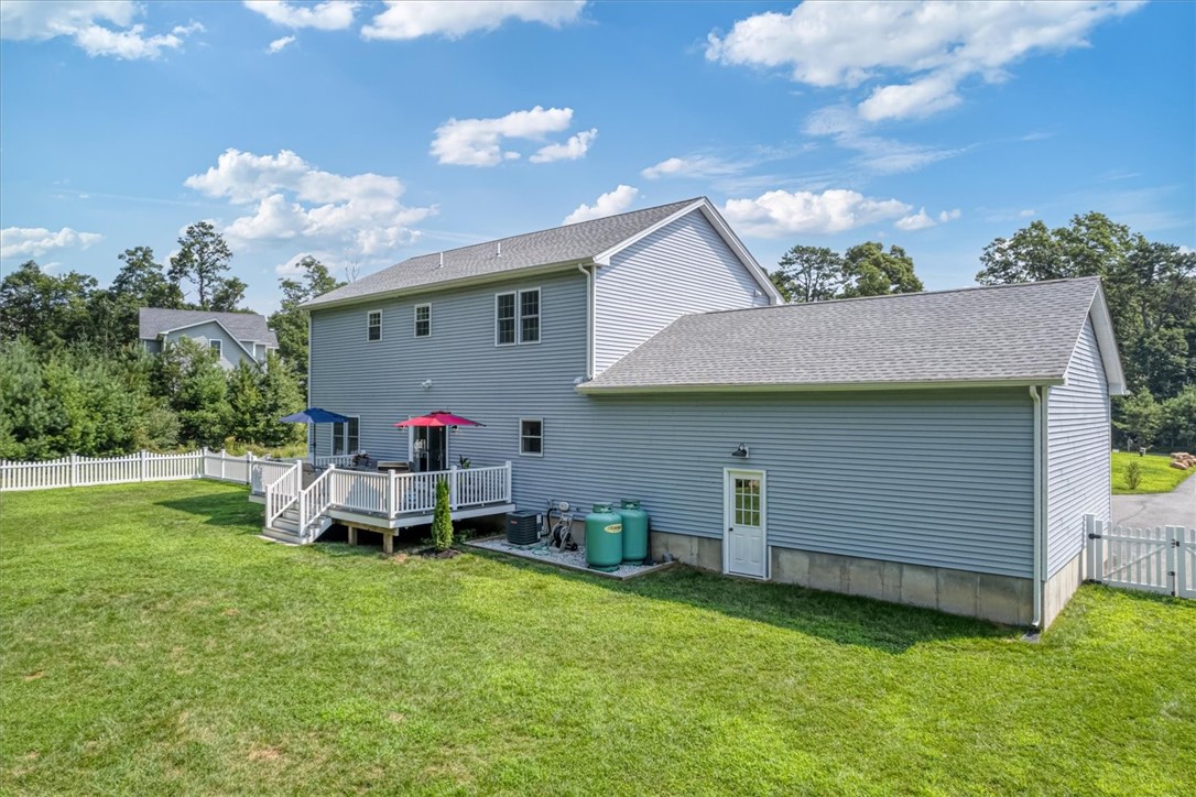 52 Greenbriar Circle Richmond, RI 02892 - Photo 25 of 32