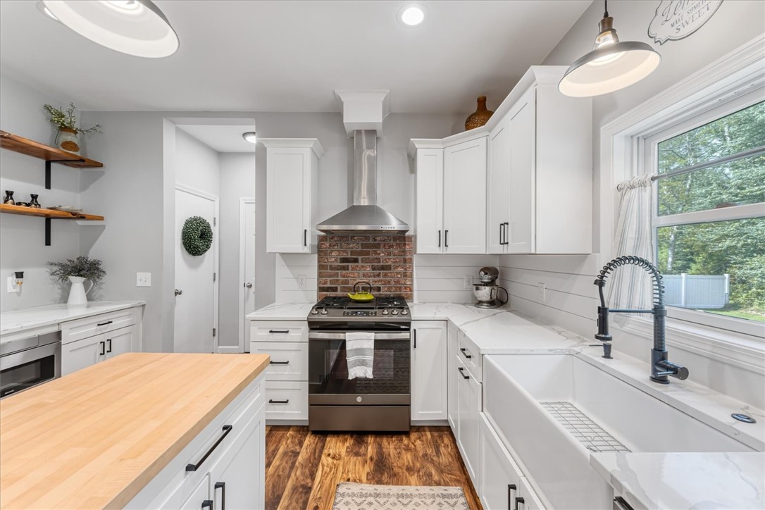 52 Greenbriar Circle Richmond, RI 02892 - Photo 10 of 32