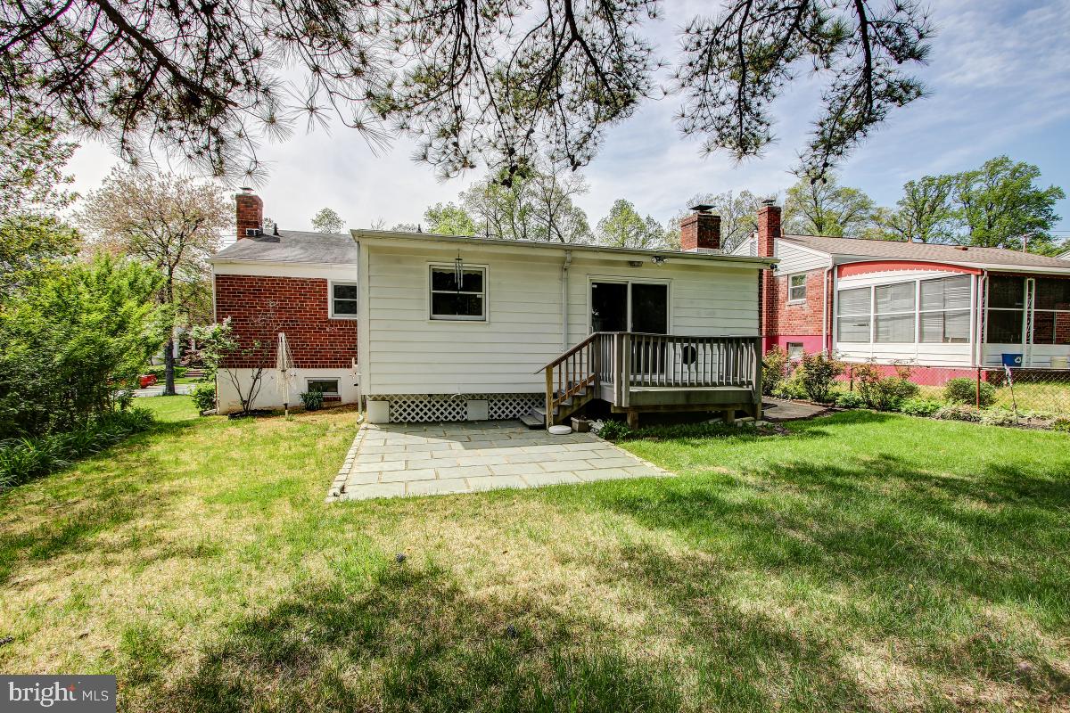 11803 Rocking Horse Road Rockville, MD 20852 - Photo 3 of 4 Gallery Image 3